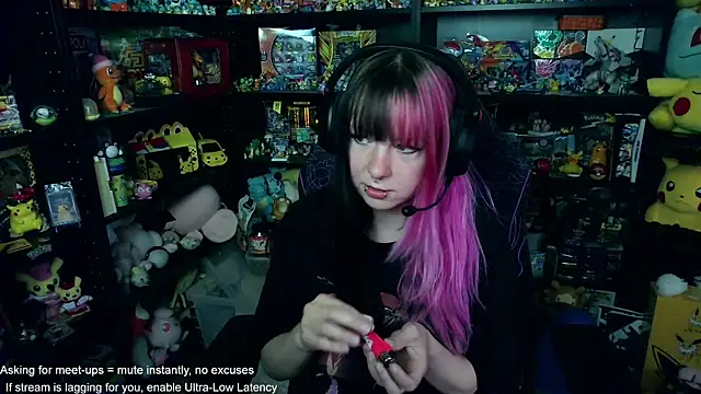 CutieTracer online show from June 11, 2:03 pm