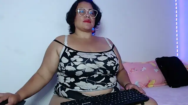 vibeSex1 online show from May 8, 8:32 pm