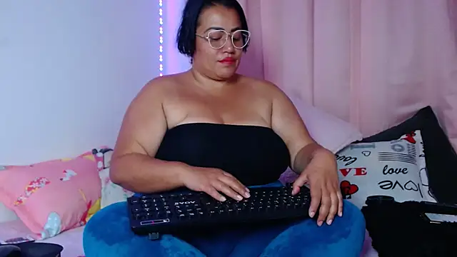 vibeSex1 online show from May 12, 7:20 pm