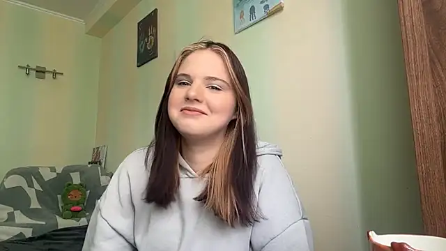 GiselleReidenbach online show from April 7, 11:45 am