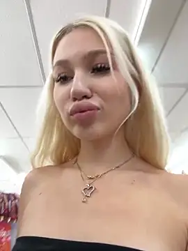 Kiss Auroraa online show from April 25, 5:21 am