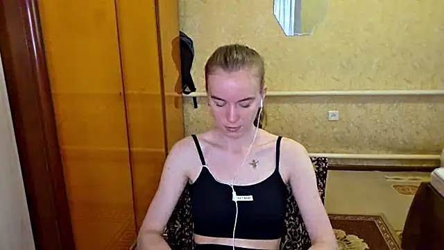 DonnaKuc online show from May 6, 6:06 am