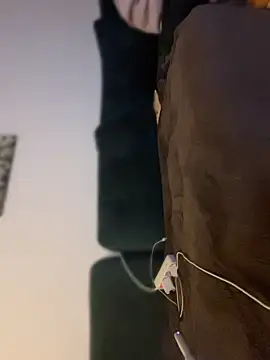 HotTemptation  online show from April 18, 7:58 pm