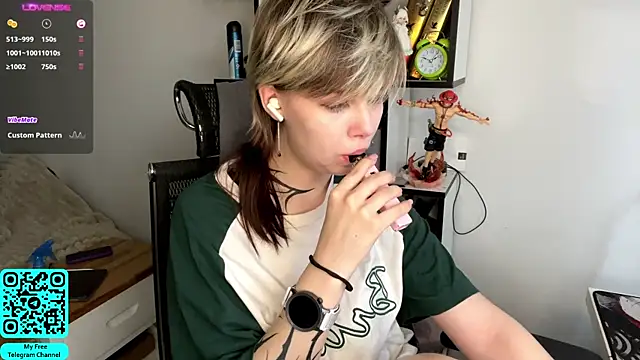 MadalynNosel online show from April 29, 7:22 am