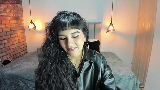 Hanna Clark   online show from May 25, 11:53 am