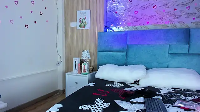 Delphine doll online show from April 11, 11:58 am