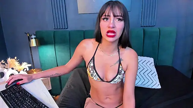 Alicecoule  online show from April 22, 11:40 am