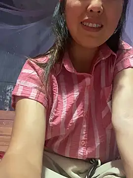 Huonglyna online show from May 11, 2:08 pm