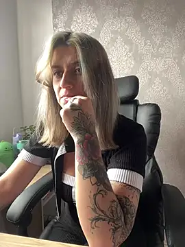 Isabella varella- online show from June 17, 3:13 pm
