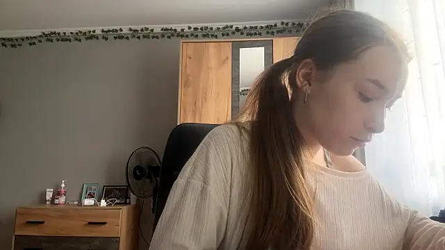 Milaissocute online show from May 12, 12:34 pm
