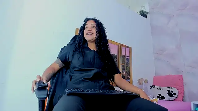 EllyBloom online show from July 3, 1:39 pm