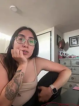 vampiralatina online show from May 26, 6:07 pm