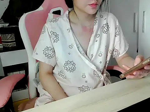 lucienguyen online show from June 30, 8:19 pm