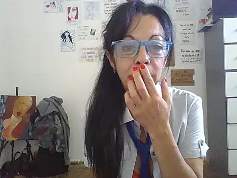 luly mariposa online show from April 25, 1:41 pm