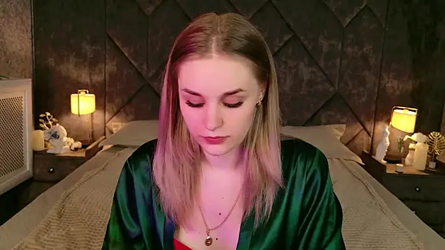 Molly Voses online show from July 6, 4:29 am