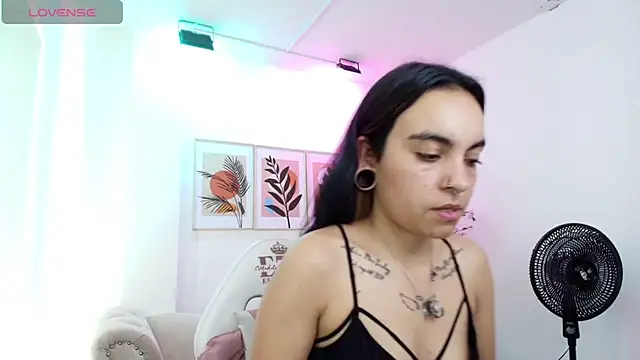 Inferlucyxx online show from April 16, 12:38 pm