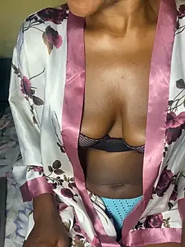 siphesihle11 online show from April 29, 10:37 pm