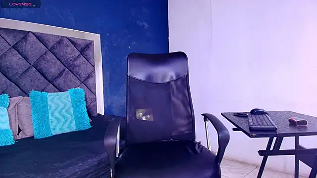 hilary banks1 online show from April 10, 6:30 am