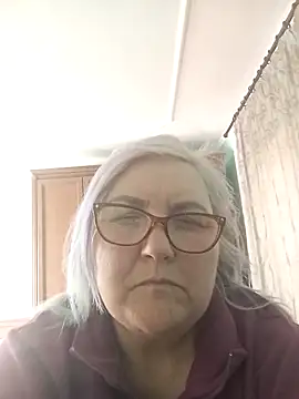 AureliaSky598 online show from April 14, 2:17 pm