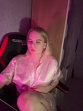 VioletEcho online show from April 11, 8:45 pm