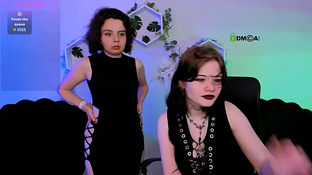mia mooon  online show from June 14, 9:09 am