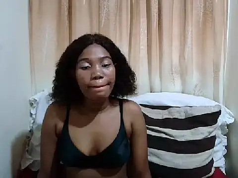 EbonyDream00 online show from April 14, 6:24 am