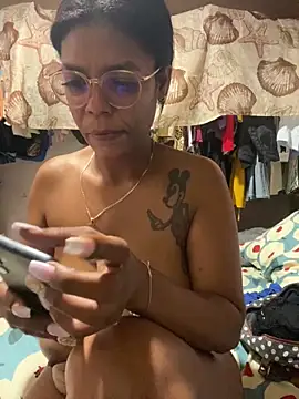 Malonna69 online show from May 4, 4:11 pm