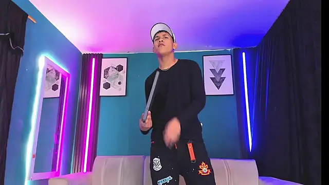  HotWildwolves online show from April 13, 7:58 pm