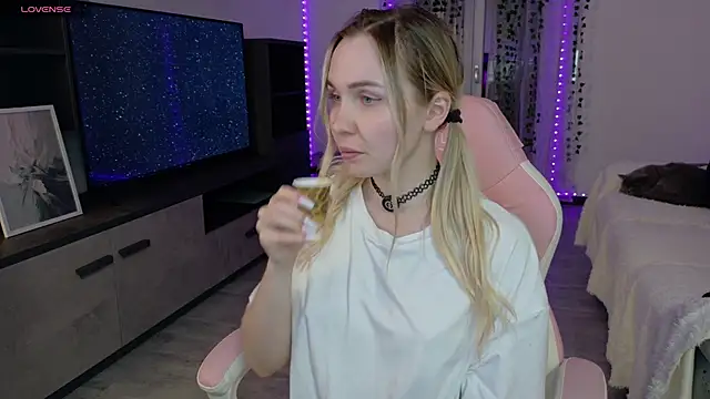 xxYourHoney online show from April 25, 1:52 am