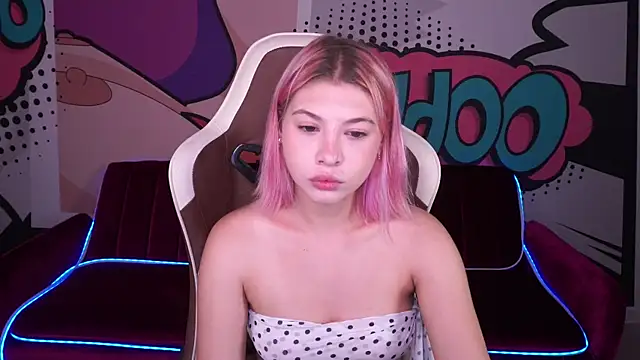 PinkyTrix online show from June 25, 4:52 pm