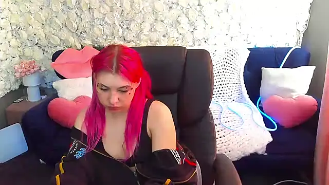 PinkyTrix online show from May 2, 1:03 pm