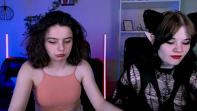 nikki kiss  online show from June 1, 8:27 am