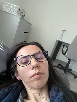 olivia vi online show from April 27, 8:00 am