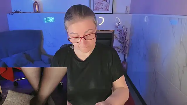 Alexandra Kind online show from May 3, 9:07 pm