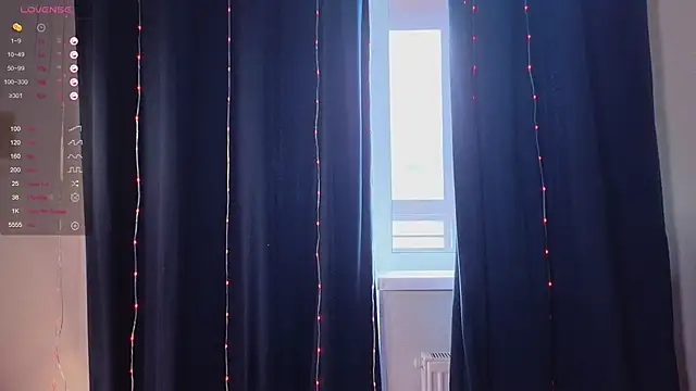 elfieeva1 online show from April 15, 9:54 am