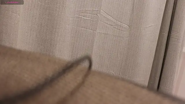 ellyellow online show from April 16, 8:52 pm