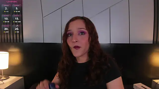leahluna online show from May 14, 9:09 pm