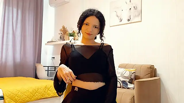 CinnamonCurl online show from April 24, 1:14 pm