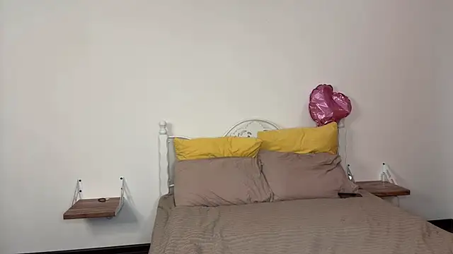 Catrinee online show from June 21, 5:39 pm