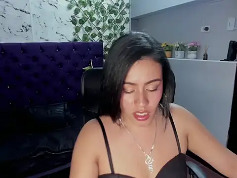 Zoe Swett online show from April 24, 12:57 am