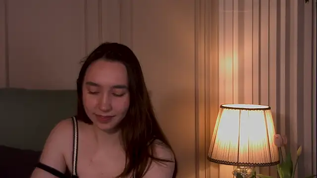 Suzaneey online show from May 11, 7:55 pm
