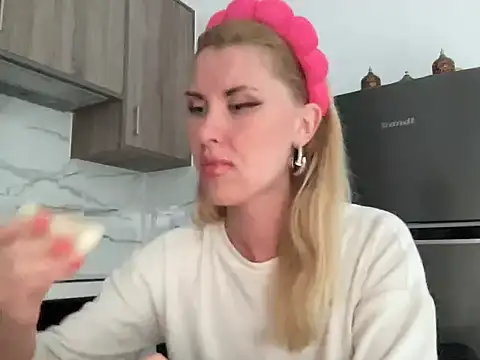 Monica-Arden online show from April 28, 3:05 pm