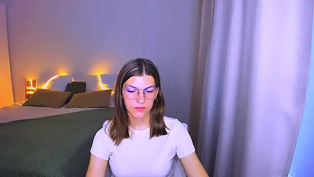 AnnaThorne online show from June 13, 4:32 am