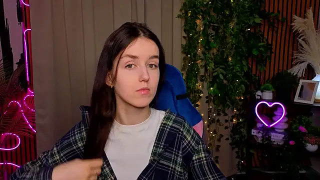 EmiliaDent online show from April 24, 1:03 pm