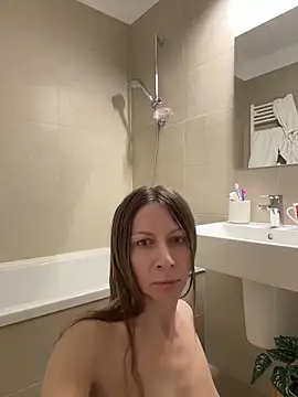 Mira Luna online show from May 6, 5:11 am
