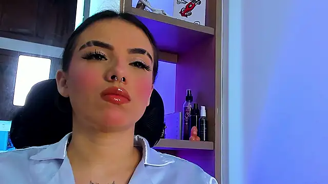 isabella hv online show from June 16, 6:20 pm