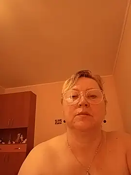 I amVeronicle online show from July 1, 2:49 pm