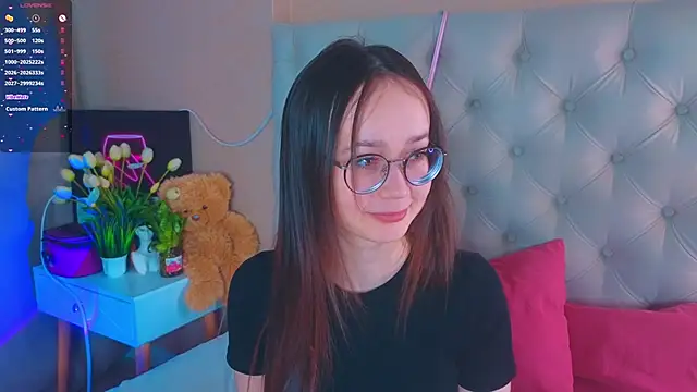 KaraParsons online show from April 21, 7:15 am