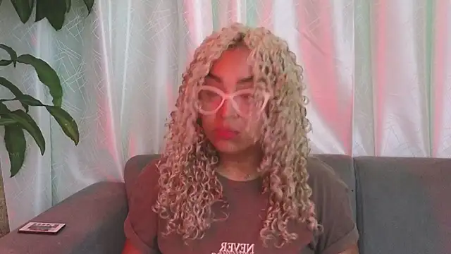 Luana curly online show from April 20, 7:39 pm