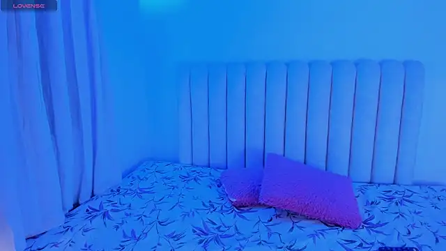 Jenifergomez online show from April 24, 12:35 am